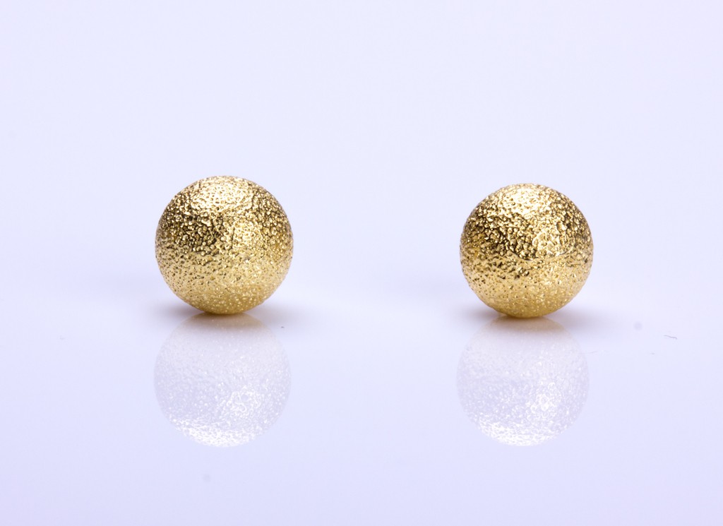 simple round gold earrings