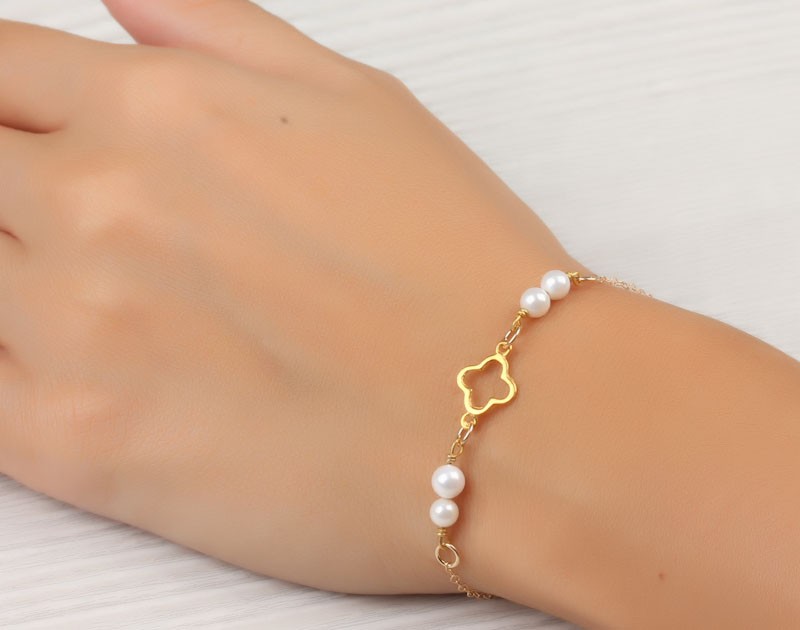 Delicate Pearl Bracelet / 14k Gold 