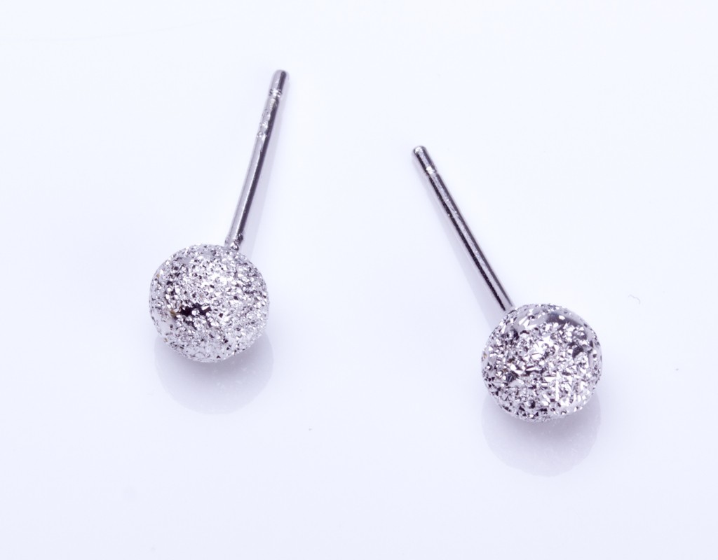 everyday earrings for round face
