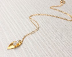 Mother Of Pearl Necklace / Leaf Necklace | Aigina