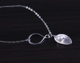 Infinity Pearl Necklace / Silver Leaf Necklace | Nerites